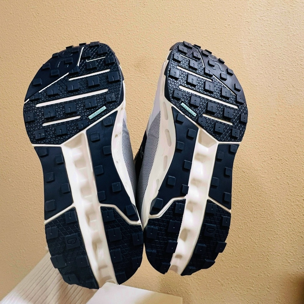 NEW On Running Women's Cloudhorizon SIZE 7 - Picture 7 of 12